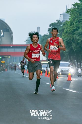Race photo from ONE RUN 10 K