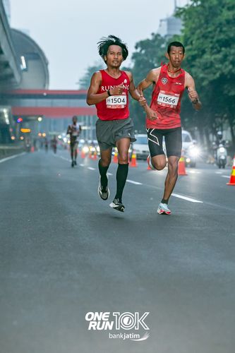 Race photo from ONE RUN 10 K