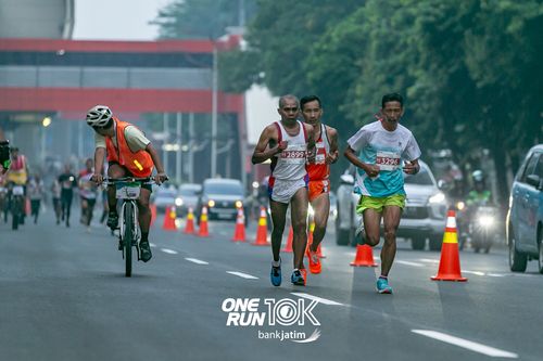 Race photo from ONE RUN 10 K