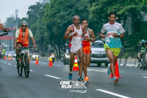 Race photo from ONE RUN 10 K