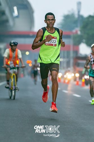 Race photo from ONE RUN 10 K