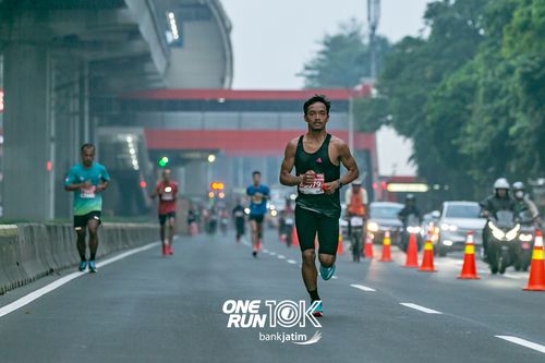 Race photo from ONE RUN 10 K