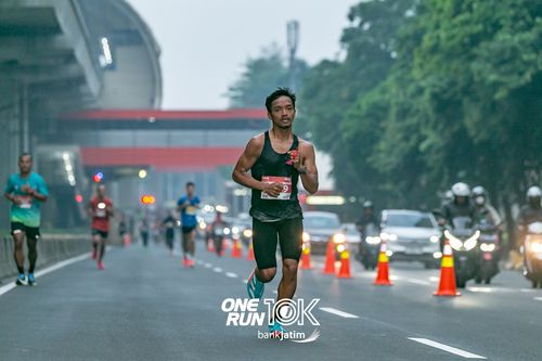 Race photo from ONE RUN 10 K
