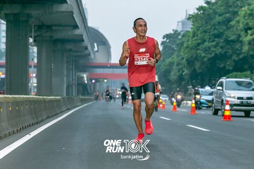 Race photo from ONE RUN 10 K