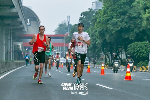 Race photo from ONE RUN 10 K