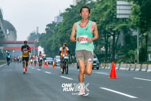 Race photo from ONE RUN 10 K