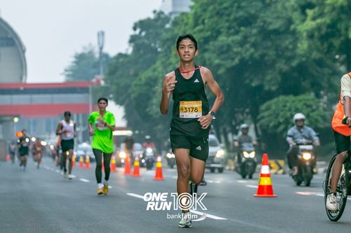 Race photo from ONE RUN 10 K