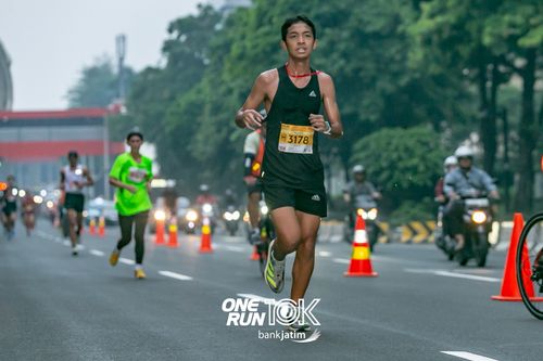 Race photo from ONE RUN 10 K