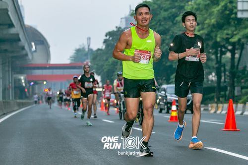 Race photo from ONE RUN 10 K