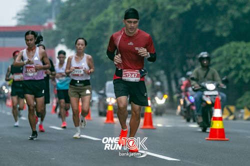 Race photo from ONE RUN 10 K