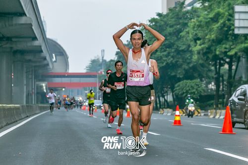 Race photo from ONE RUN 10 K