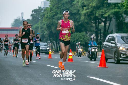 Race photo from ONE RUN 10 K