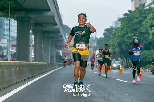 Race photo from ONE RUN 10 K