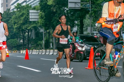 Race photo from ONE RUN 10 K