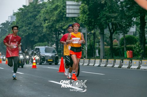 Race photo from ONE RUN 10 K