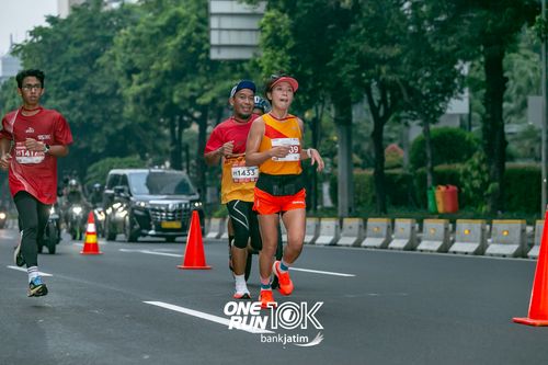 Race photo from ONE RUN 10 K