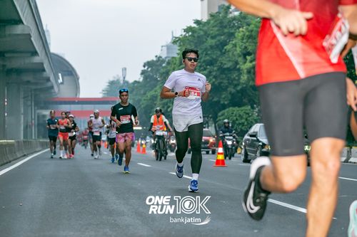 Race photo from ONE RUN 10 K