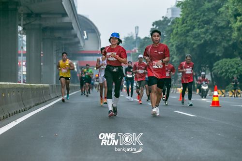 Race photo from ONE RUN 10 K