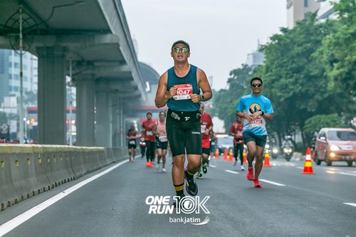 Race photo from ONE RUN 10 K