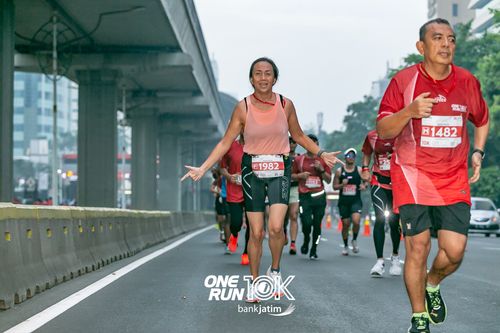 Race photo from ONE RUN 10 K