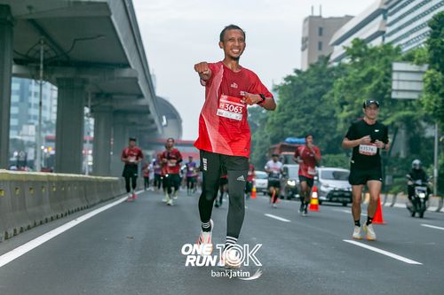 Race photo from ONE RUN 10 K