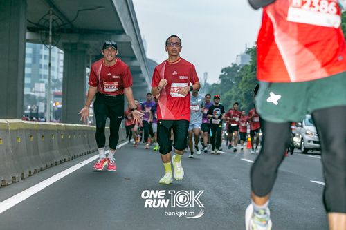 Race photo from ONE RUN 10 K