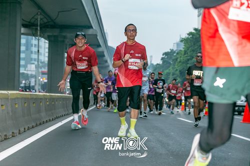 Race photo from ONE RUN 10 K