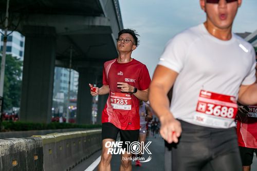 Race photo from ONE RUN 10 K