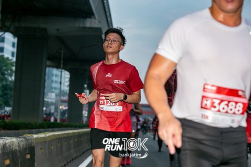 Race photo from ONE RUN 10 K