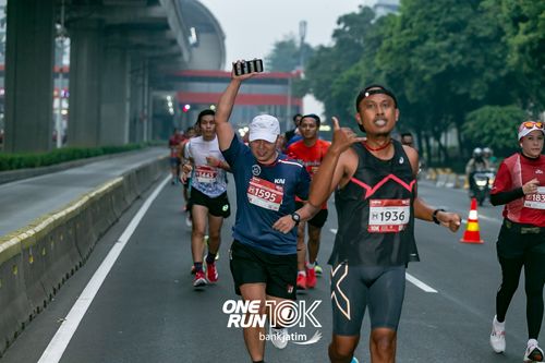 Race photo from ONE RUN 10 K