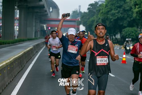 Race photo from ONE RUN 10 K