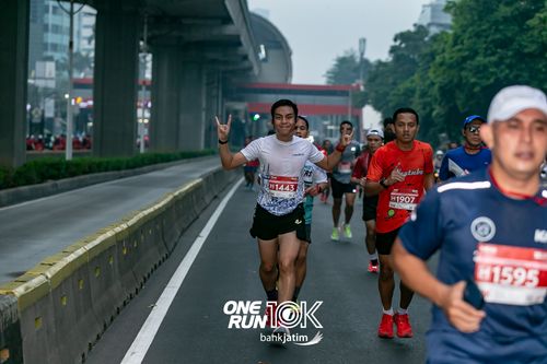 Race photo from ONE RUN 10 K