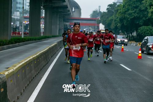 Race photo from ONE RUN 10 K