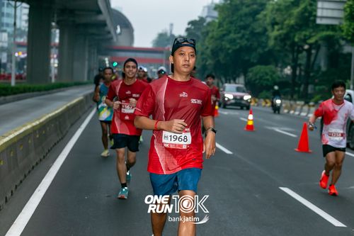 Race photo from ONE RUN 10 K