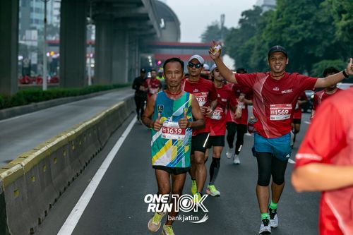 Race photo from ONE RUN 10 K