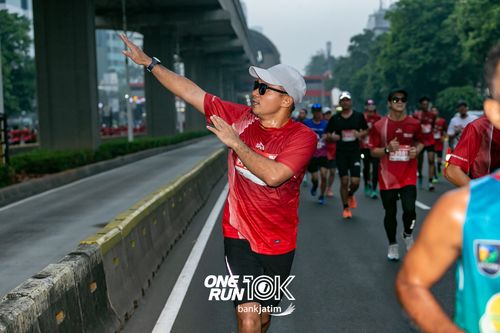 Race photo from ONE RUN 10 K