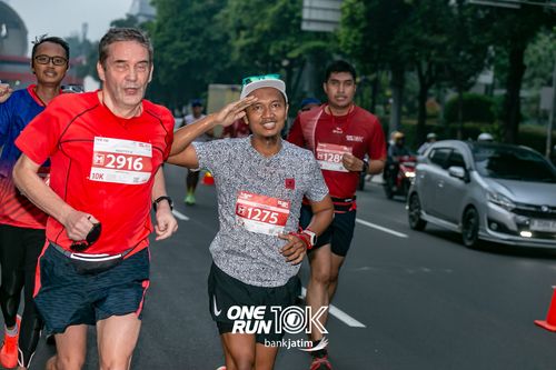 Race photo from ONE RUN 10 K