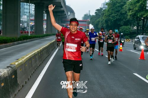 Race photo from ONE RUN 10 K