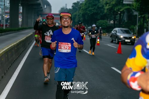 Race photo from ONE RUN 10 K
