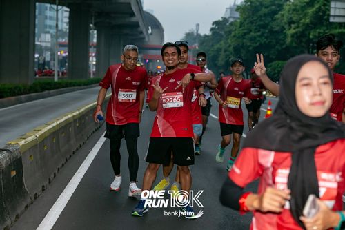 Race photo from ONE RUN 10 K