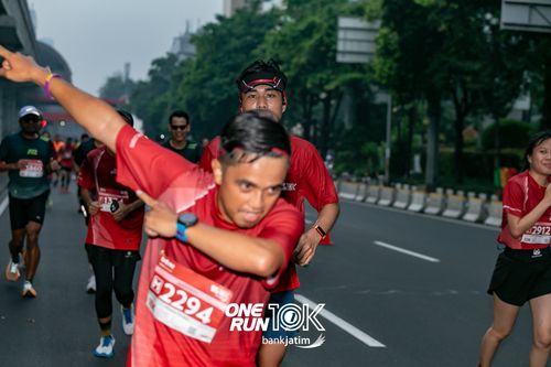Race photo from ONE RUN 10 K