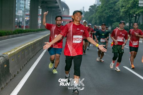 Race photo from ONE RUN 10 K