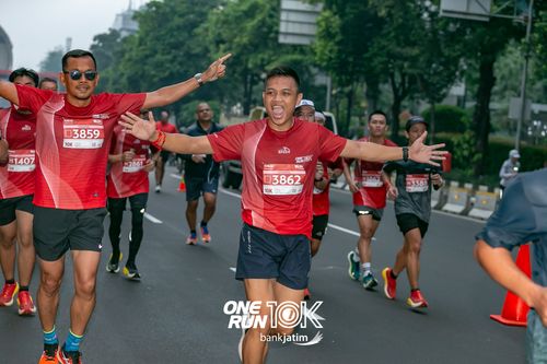 Race photo from ONE RUN 10 K