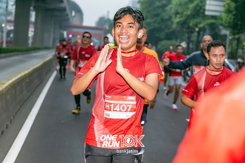 Race photo from ONE RUN 10 K