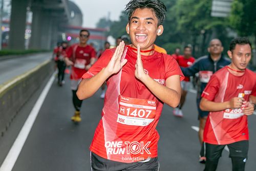 Race photo from ONE RUN 10 K