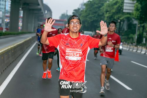 Race photo from ONE RUN 10 K