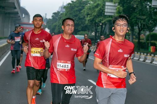 Race photo from ONE RUN 10 K