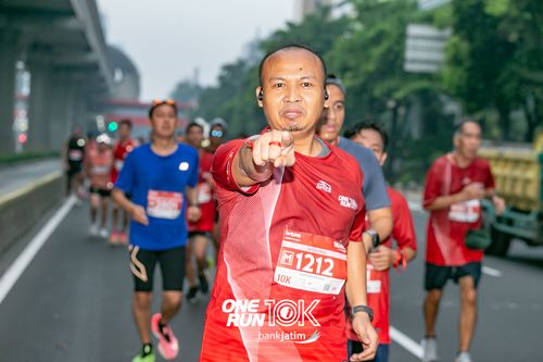 Race photo from ONE RUN 10 K