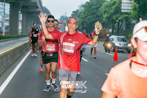 Race photo from ONE RUN 10 K