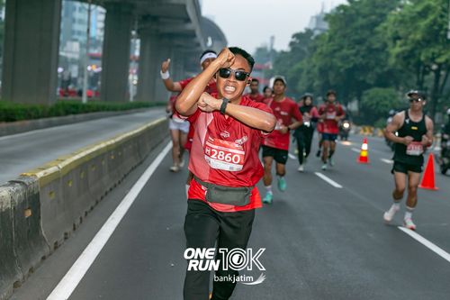 Race photo from ONE RUN 10 K